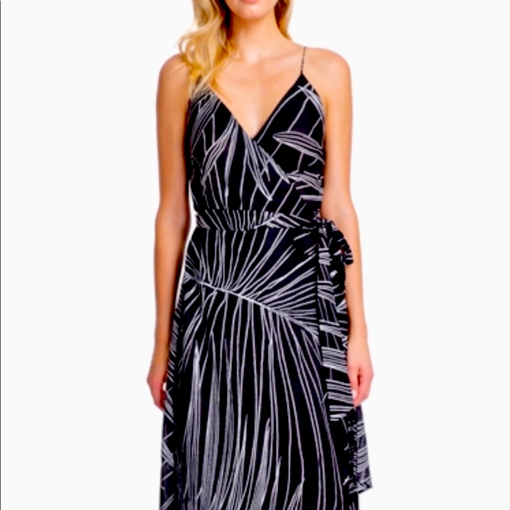 Gottex Collection size large black/white wrap coverup. Original price $398.